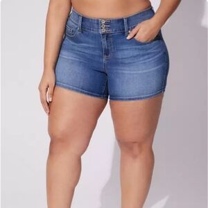 Torrid 5 Inch Jegging Super Soft High-Rise Short